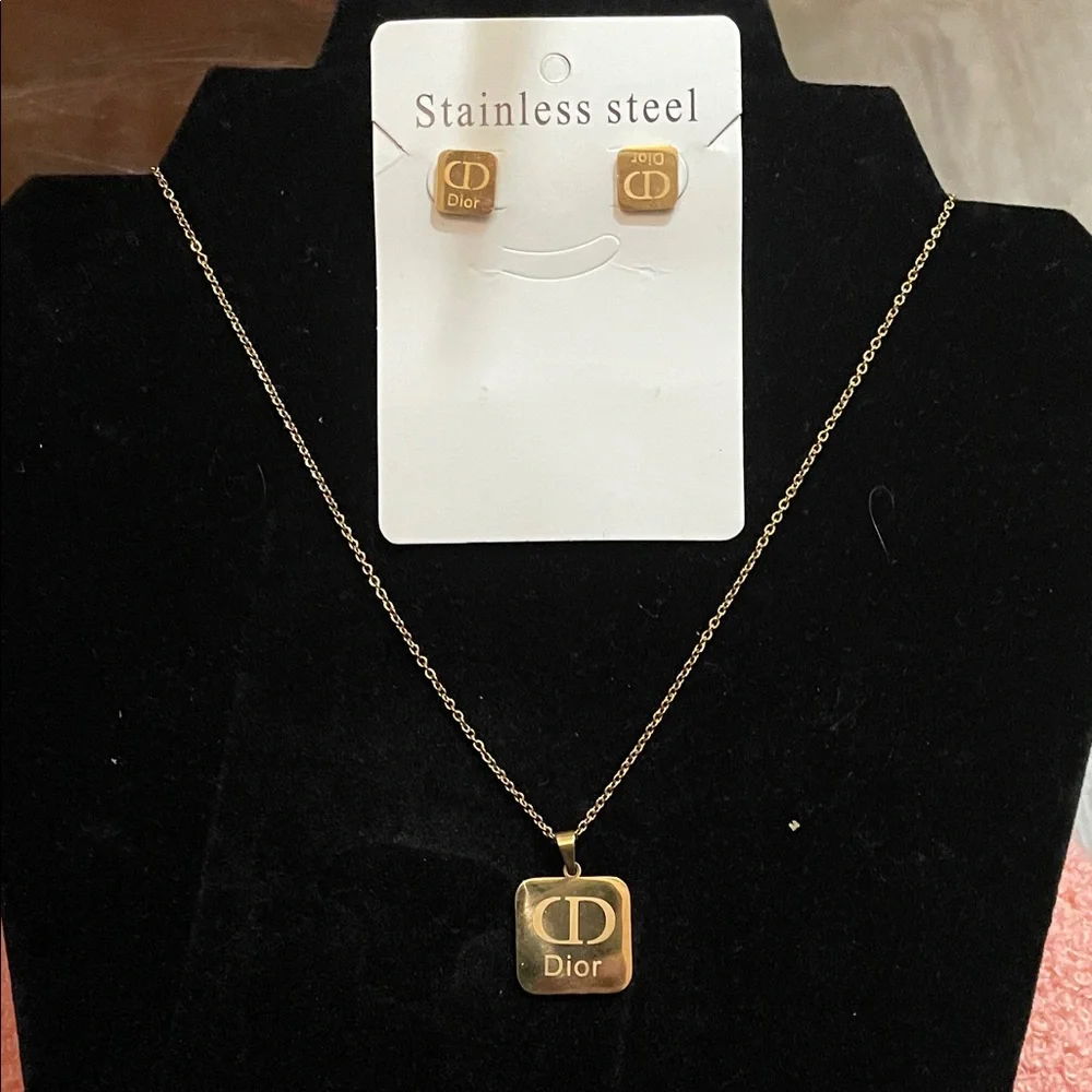 Dior Gold Square Pendant Necklace Set - Picture 3 of 3